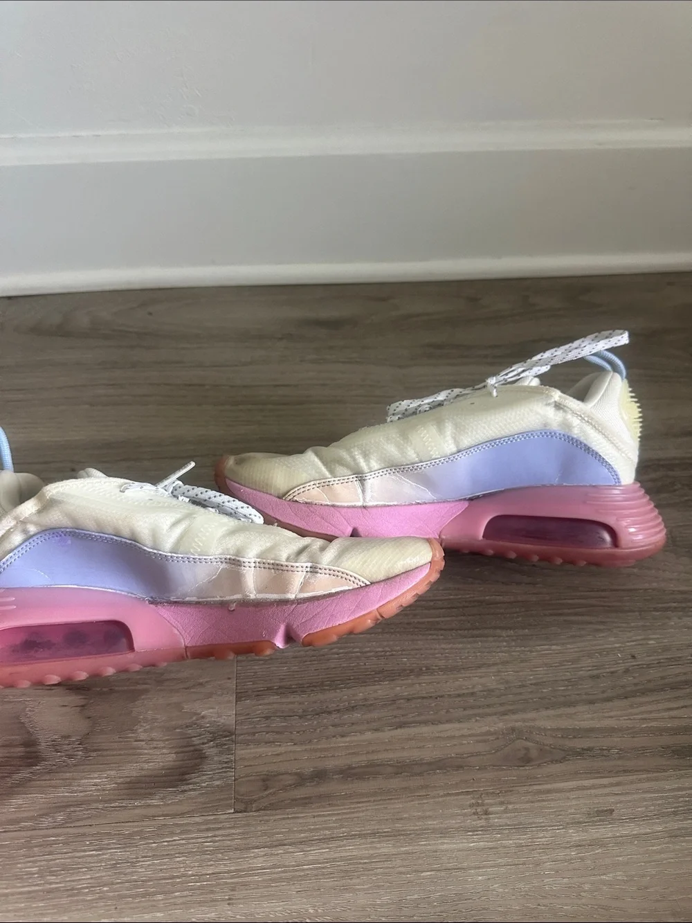 Nike Women's Airmax 2090 Cream, Pink, Purple